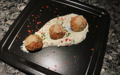 Blumenkohl Bällchen mit Knoblauch-Kräuter Quark